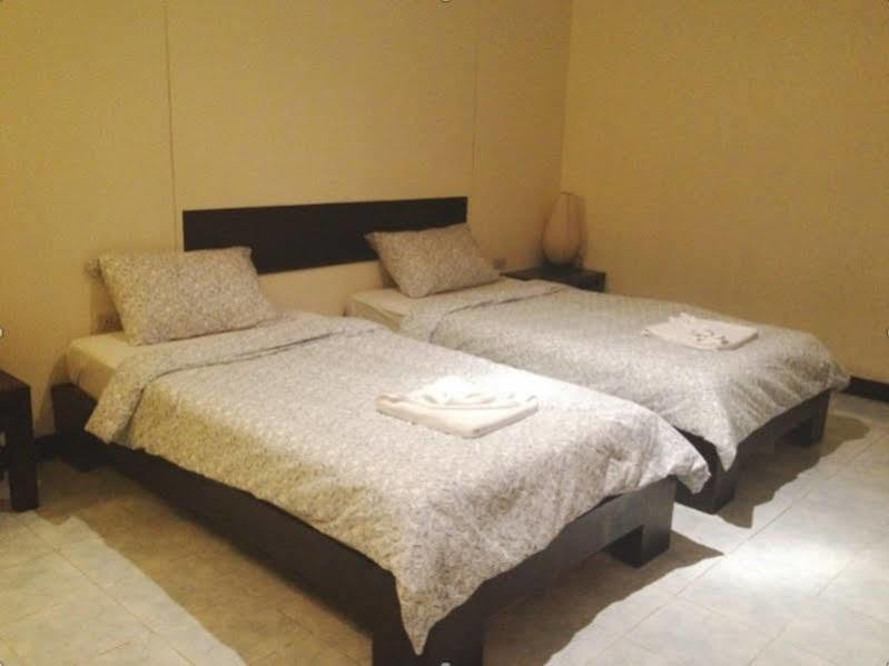 Oyo 244 Roar Inn Patong מראה חיצוני תמונה